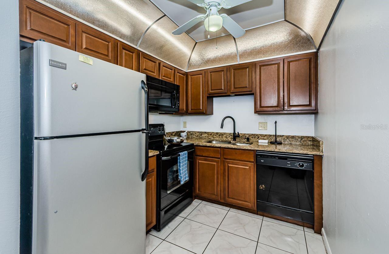 Image 6 of 38 For 801 Russell Lane 255