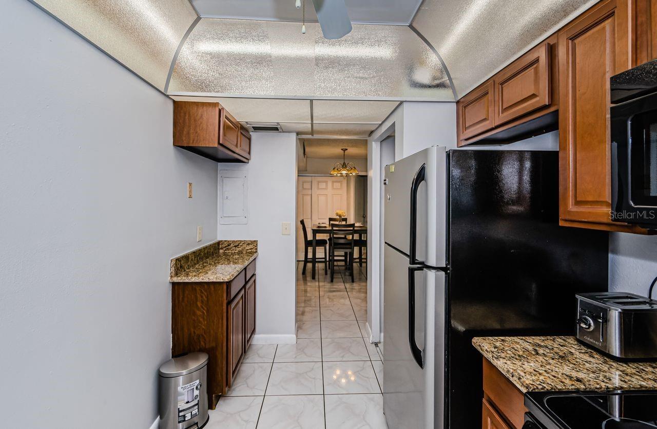 Image 8 of 38 For 801 Russell Lane 255