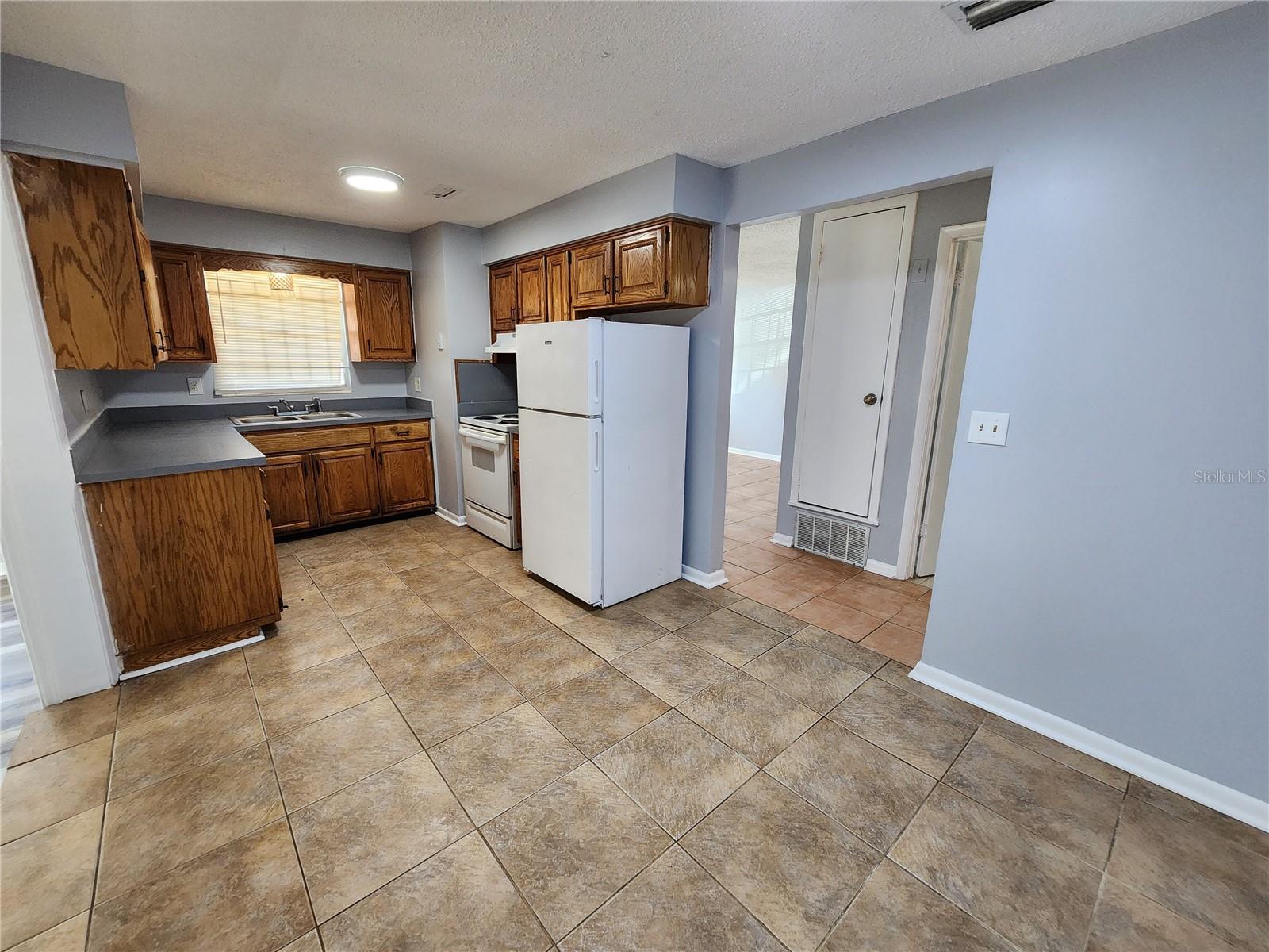 Image 2 of 6 For 4637 Harbor View Drive