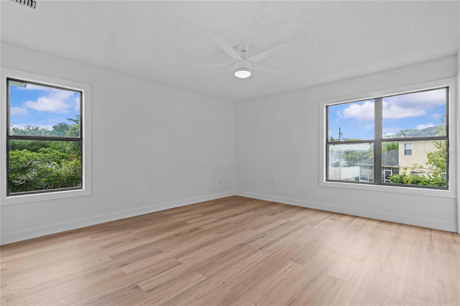 Image 33 of 60 For 10296 Horizon Drive