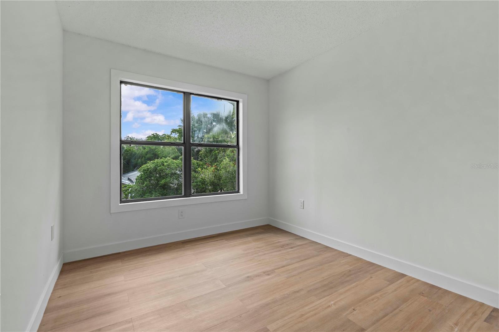 Image 37 of 60 For 10296 Horizon Drive