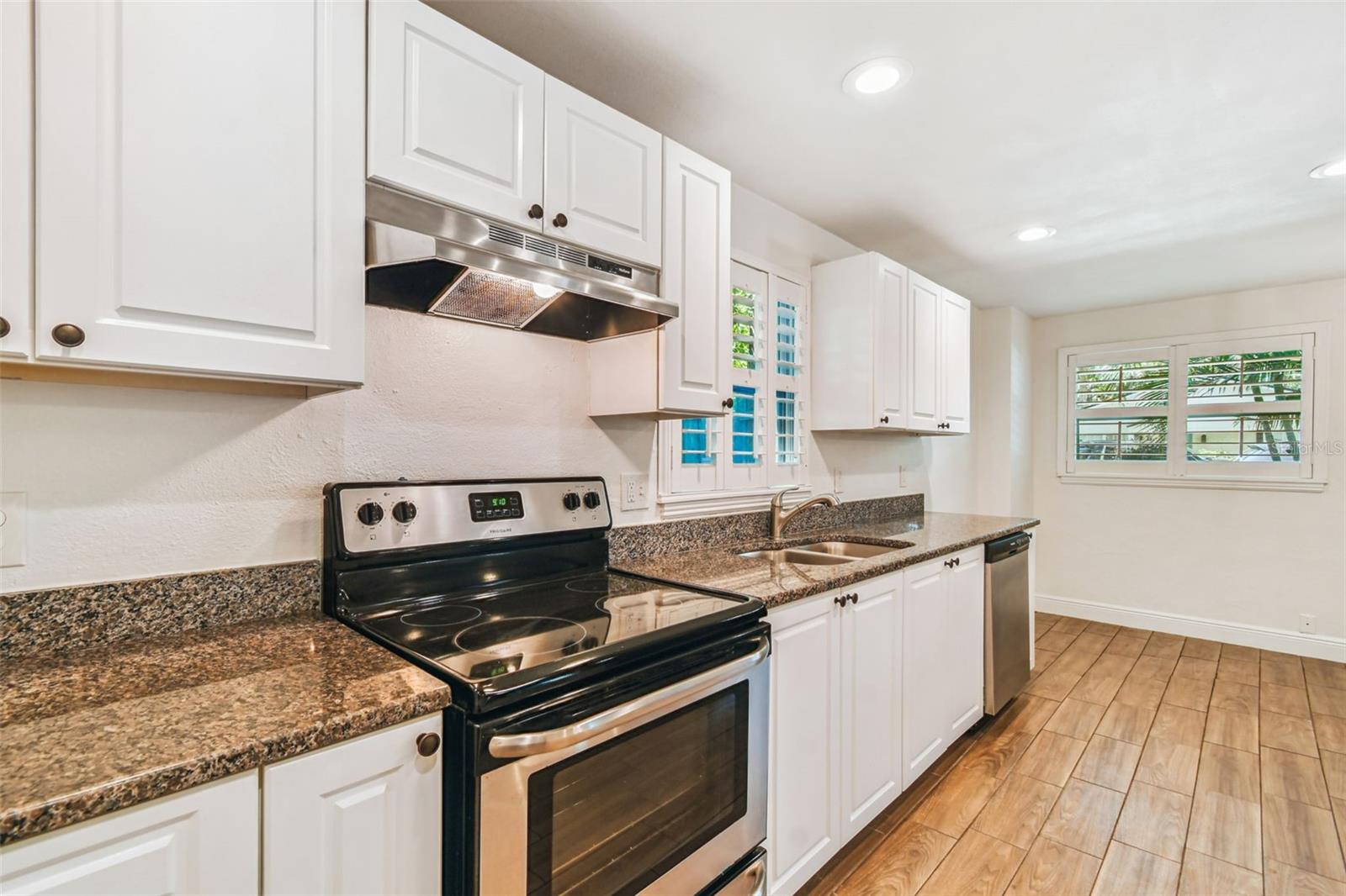 Image 11 of 26 For 3215 Villa Rosa Street