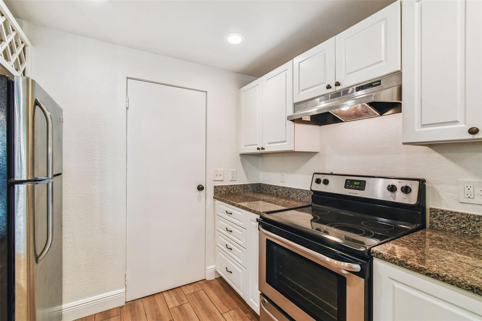 Image 12 of 26 For 3215 Villa Rosa Street