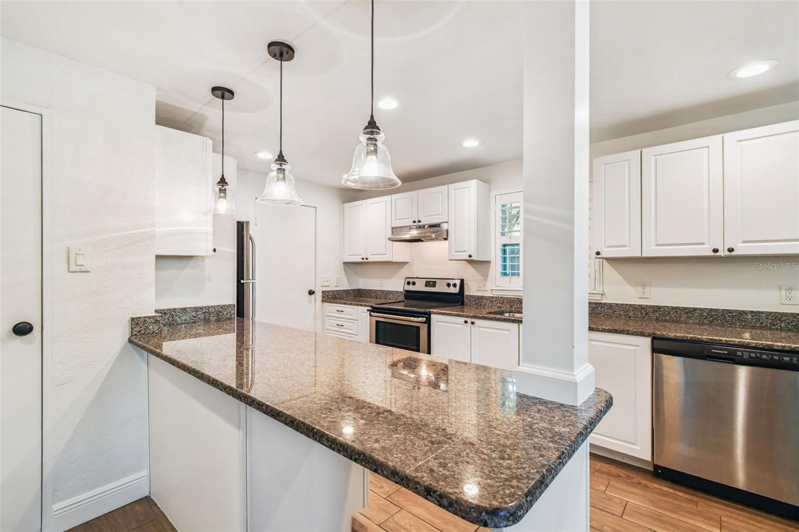 Image 15 of 26 For 3215 Villa Rosa Street