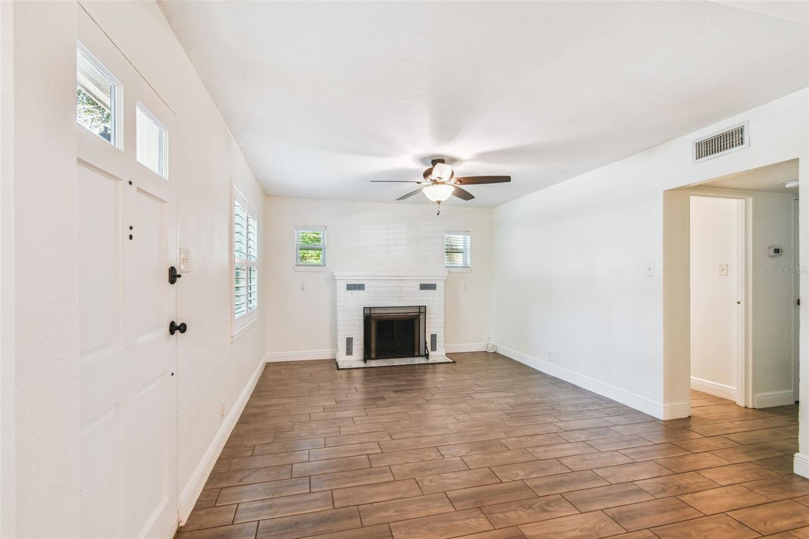 Image 4 of 26 For 3215 Villa Rosa Street