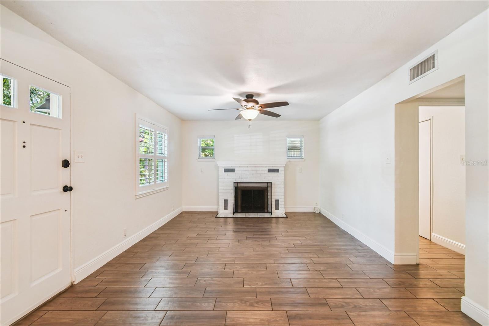 Image 5 of 26 For 3215 Villa Rosa Street