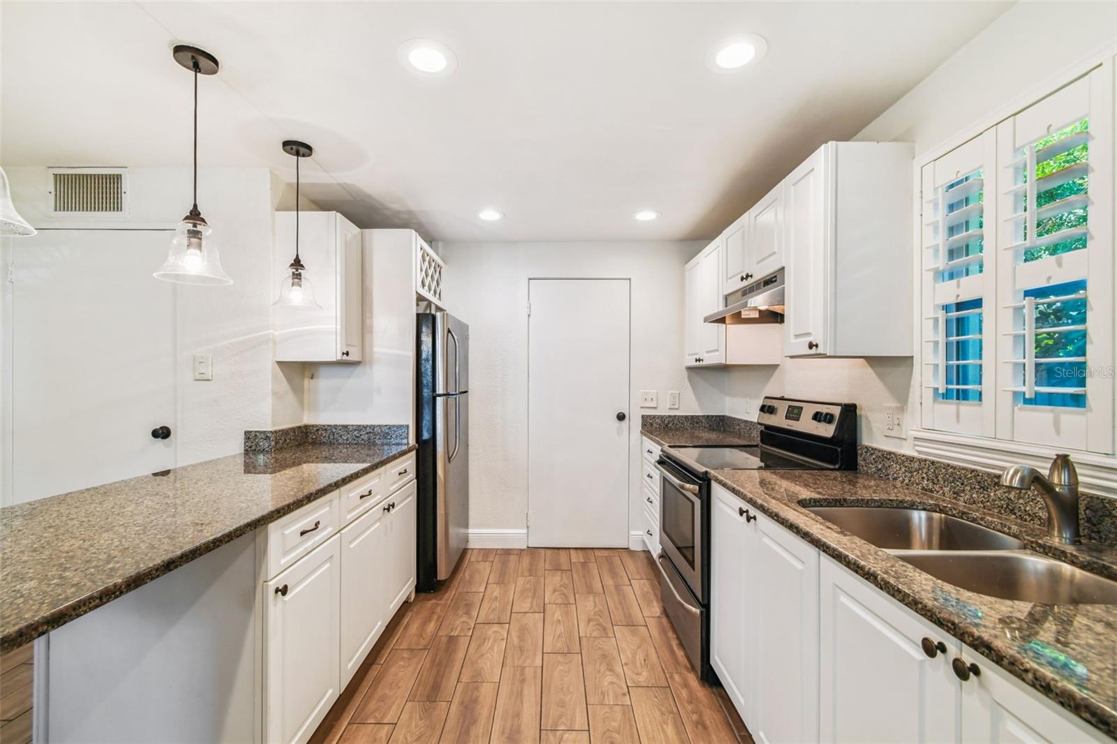 Image 9 of 26 For 3215 Villa Rosa Street