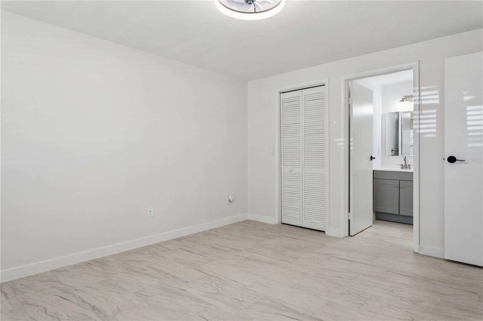 Listing photo id 10 for 138 Hunter Lake Drive F