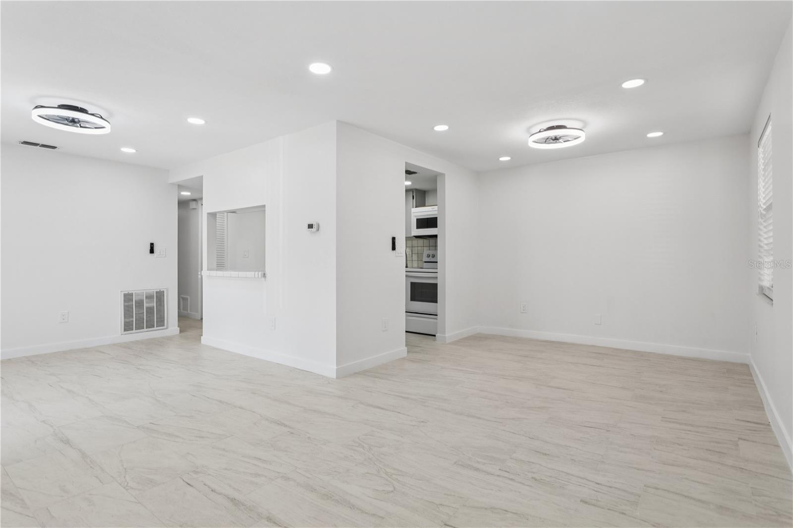Listing photo id 1 for 138 Hunter Lake Drive F
