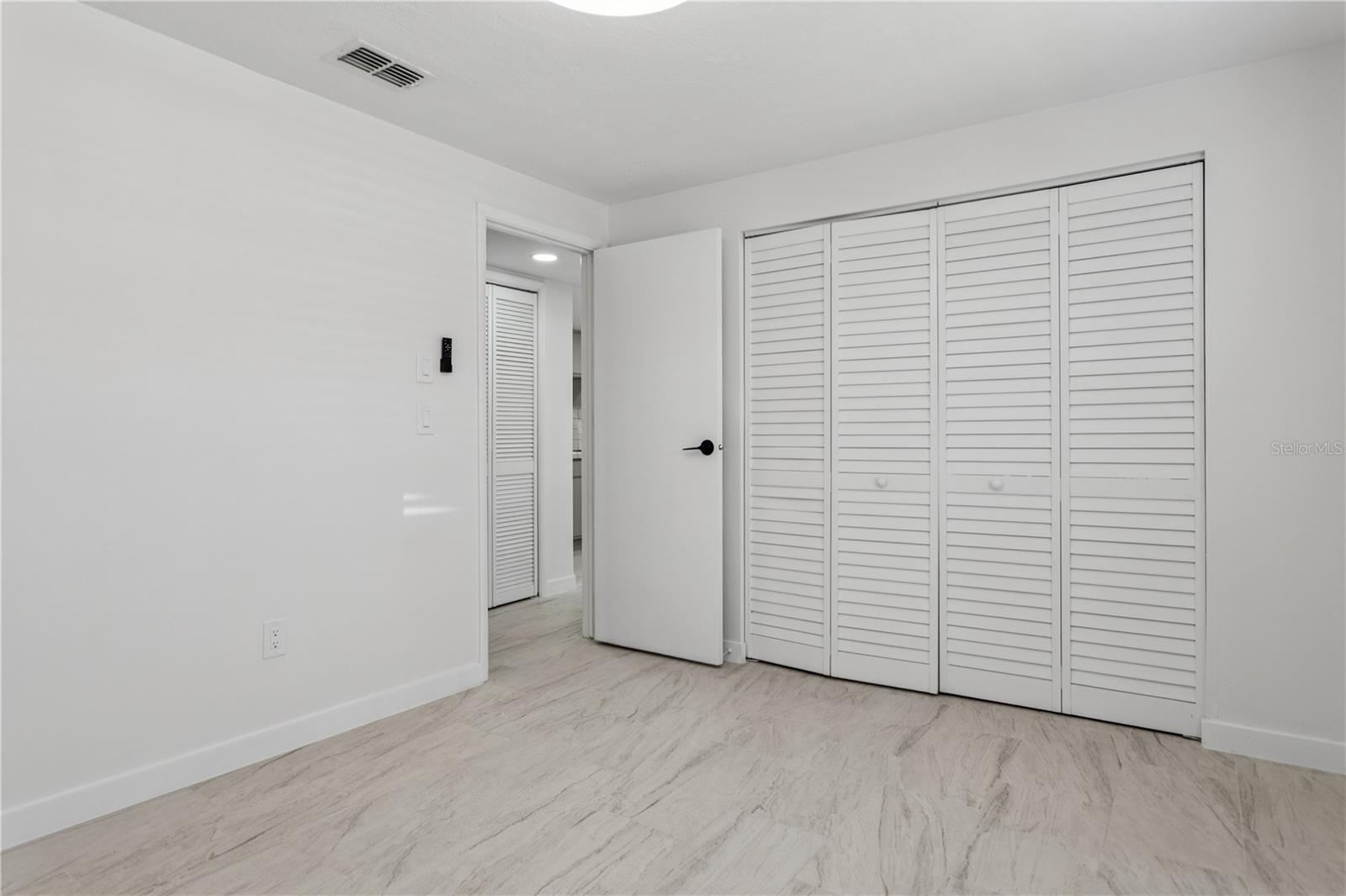 Listing photo id 6 for 138 Hunter Lake Drive F