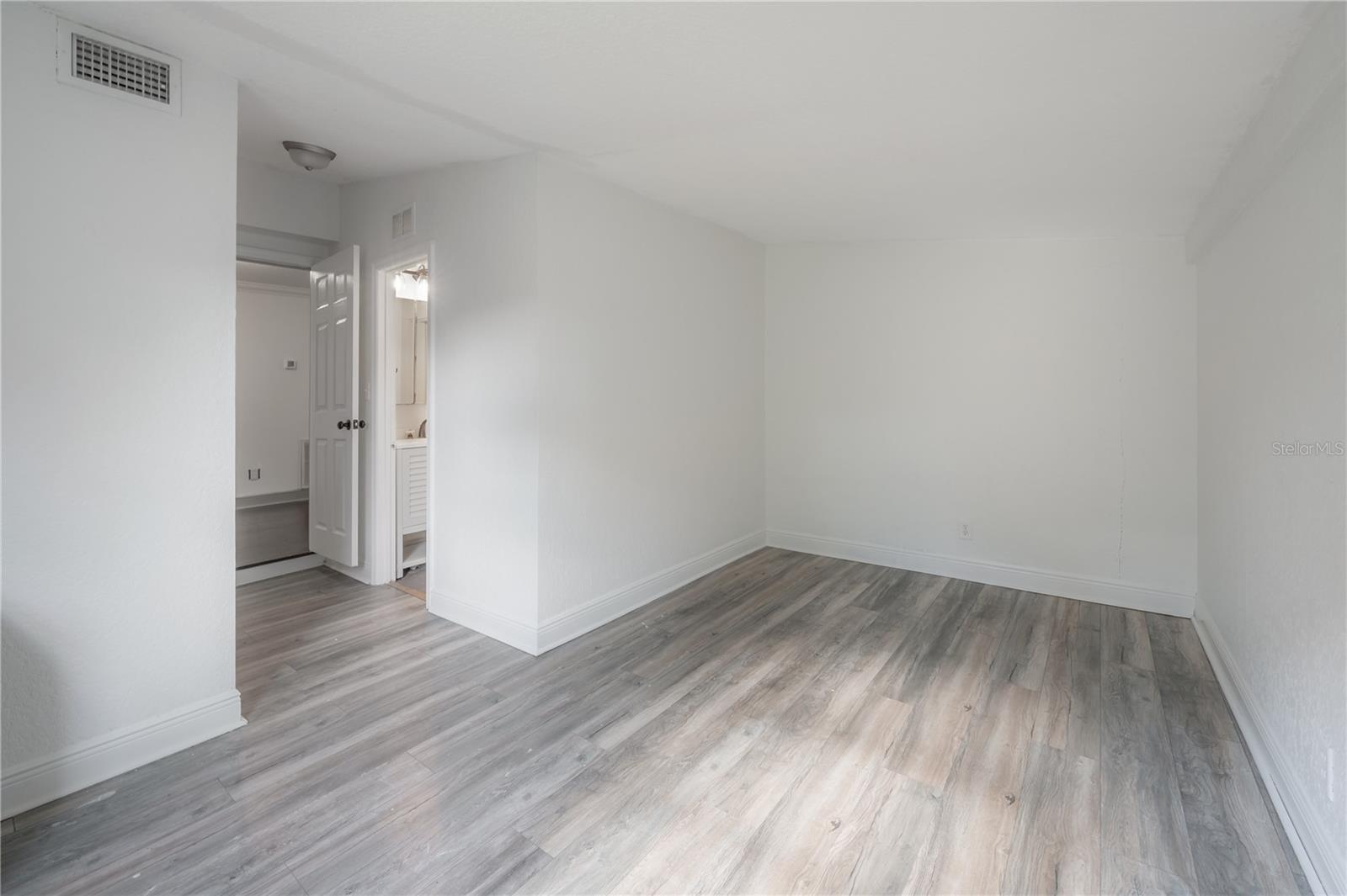 Image 15 of 22 For 3905 Lynn Avenue