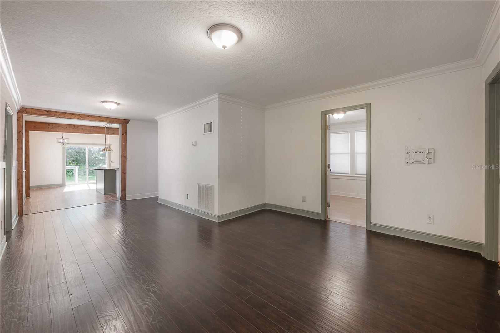Image 5 of 22 For 3905 Lynn Avenue