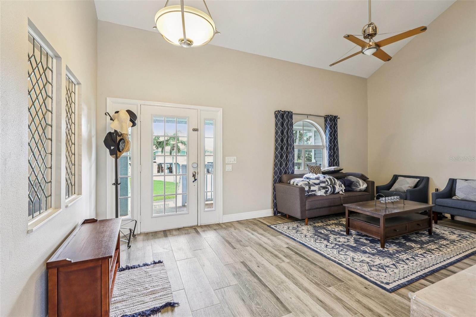 Listing photo id 10 for 9212 River Cove Drive