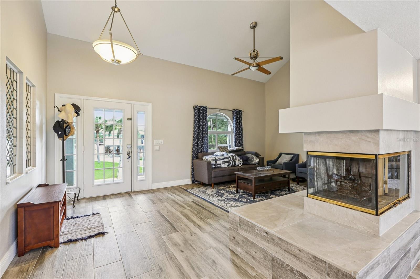 Listing photo id 12 for 9212 River Cove Drive