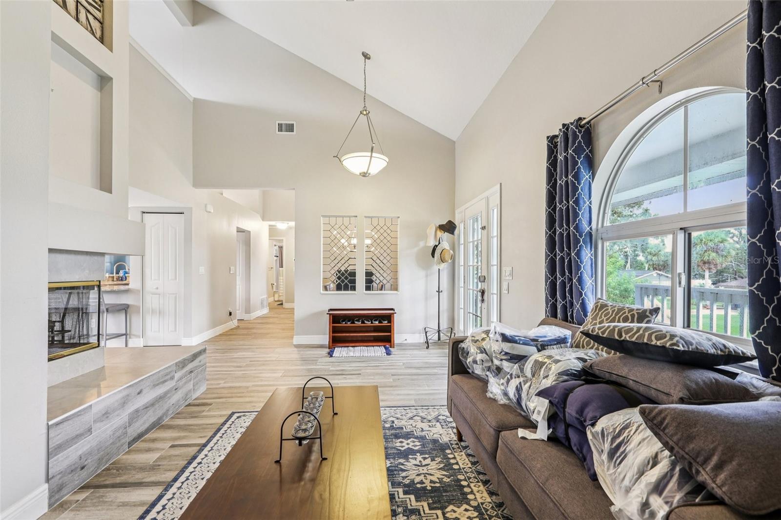 Listing photo id 14 for 9212 River Cove Drive