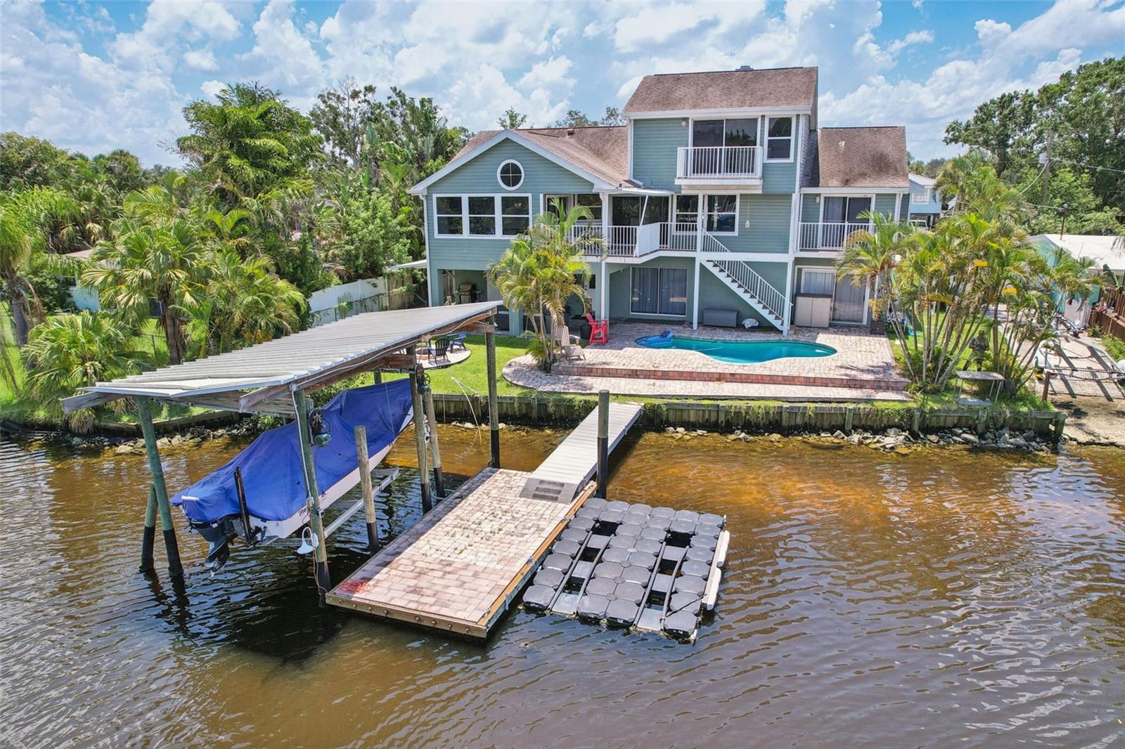 Listing photo id 0 for 9212 River Cove Drive