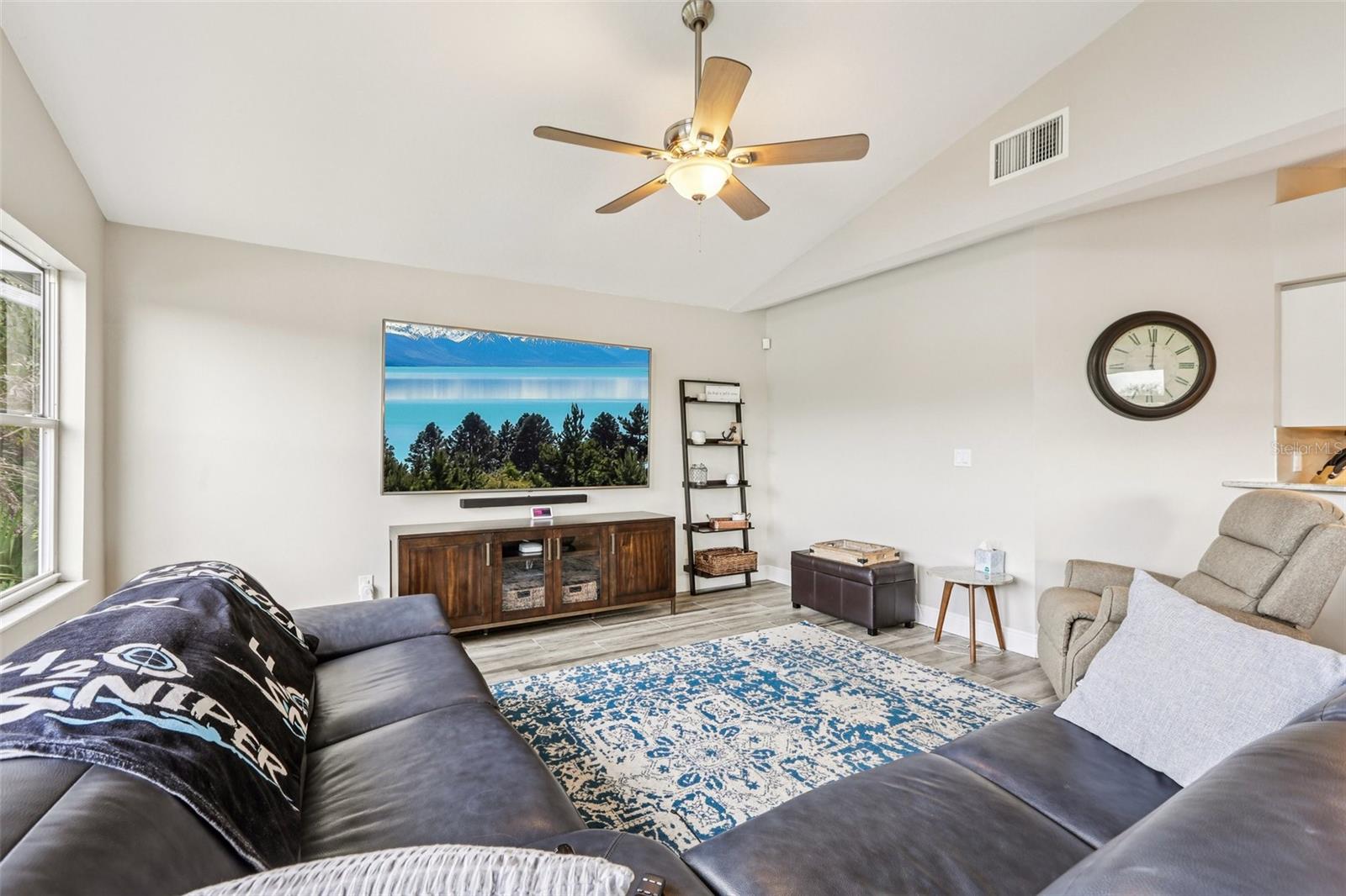 Listing photo id 19 for 9212 River Cove Drive