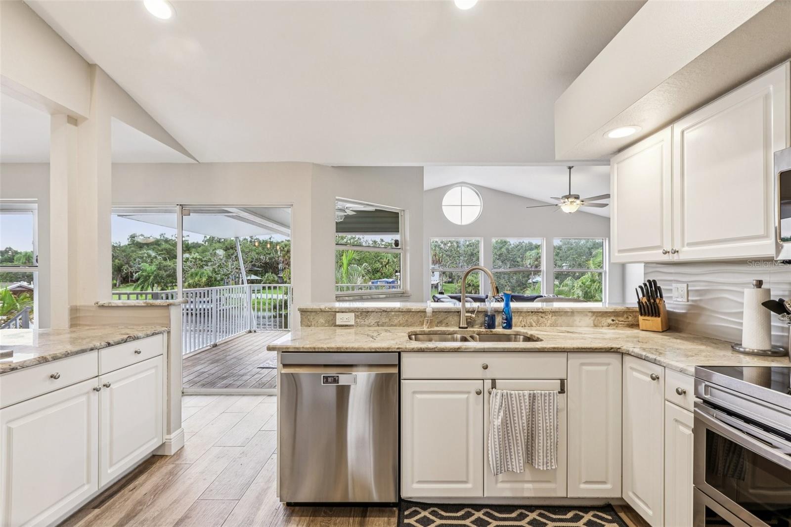 Listing photo id 23 for 9212 River Cove Drive
