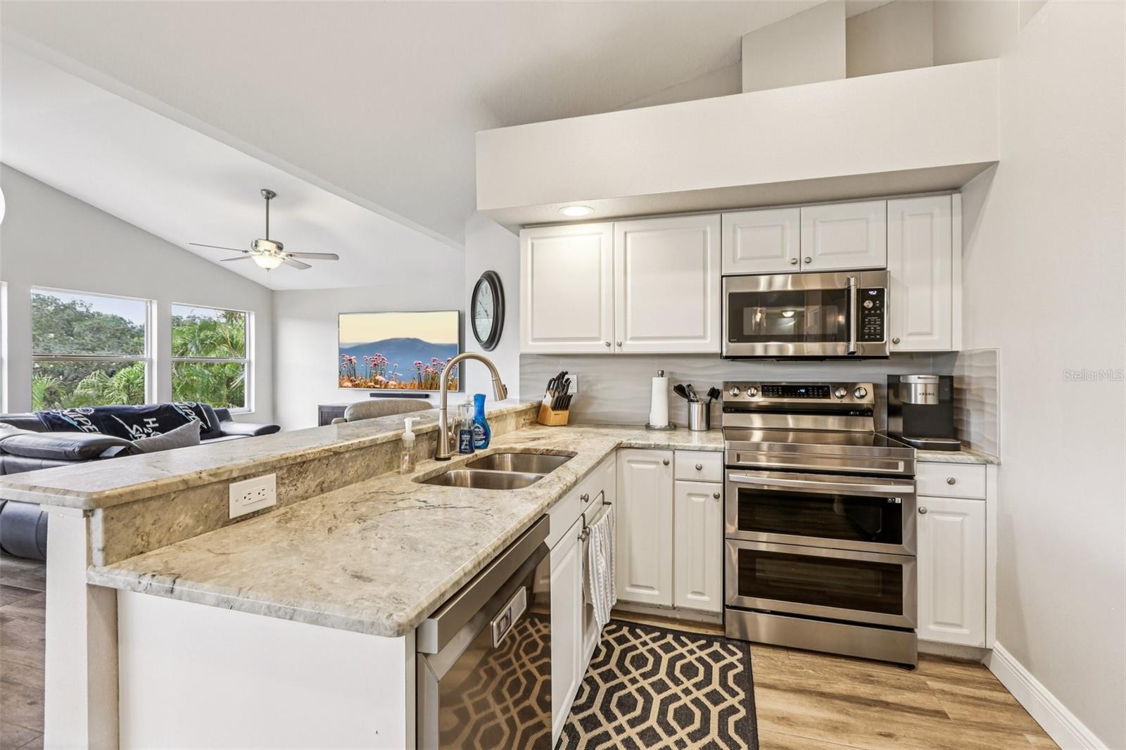 Listing photo id 24 for 9212 River Cove Drive