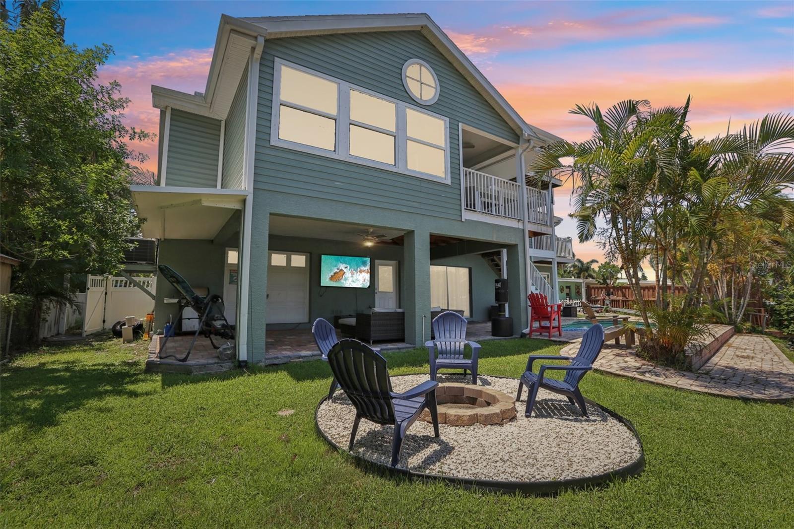 Listing photo id 1 for 9212 River Cove Drive