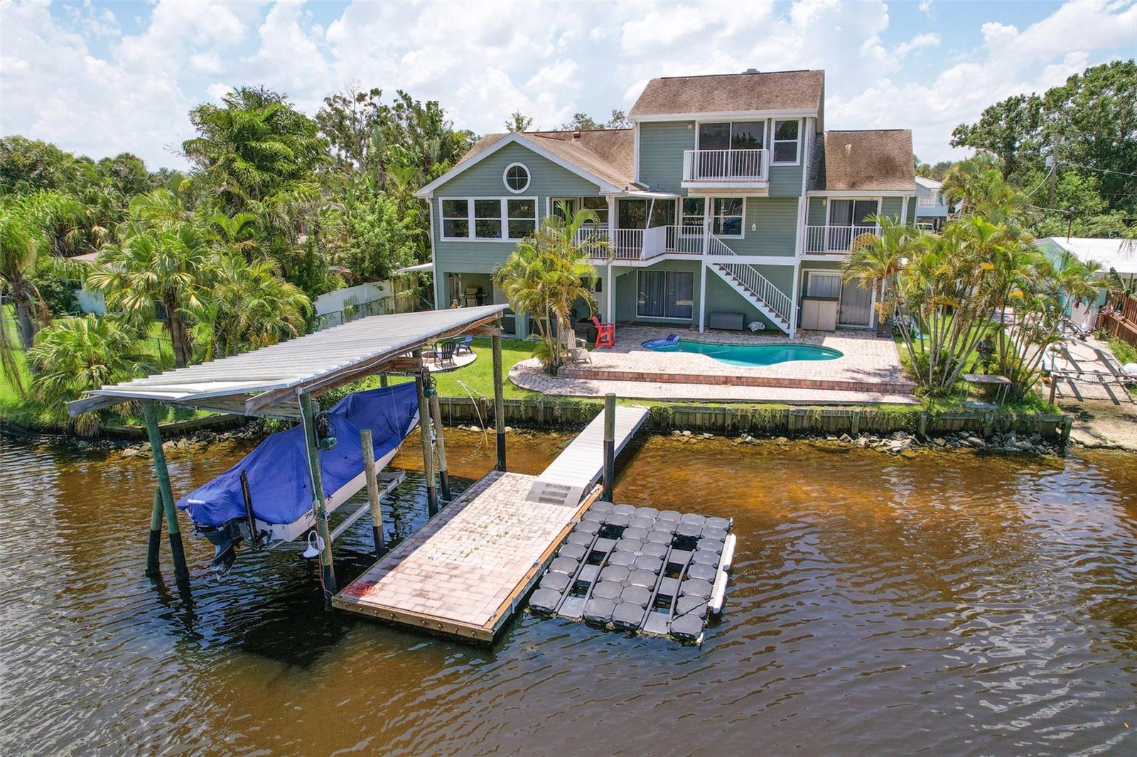 Listing photo id 2 for 9212 River Cove Drive