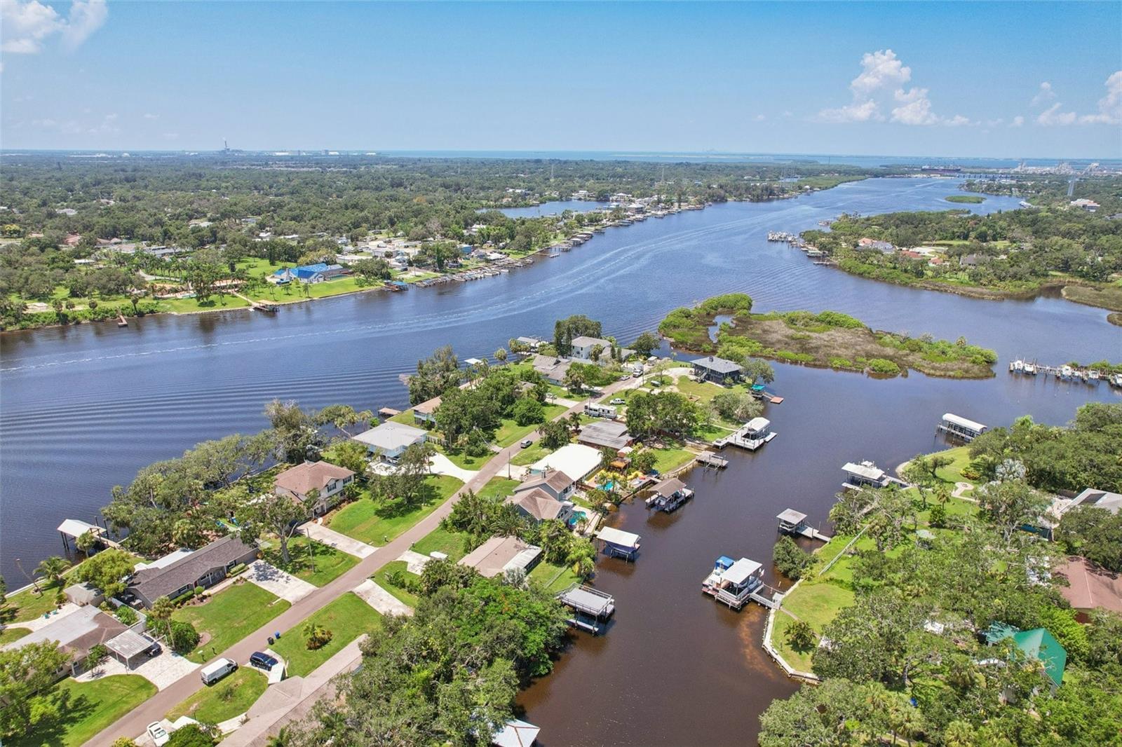 Listing photo id 90 for 9212 River Cove Drive