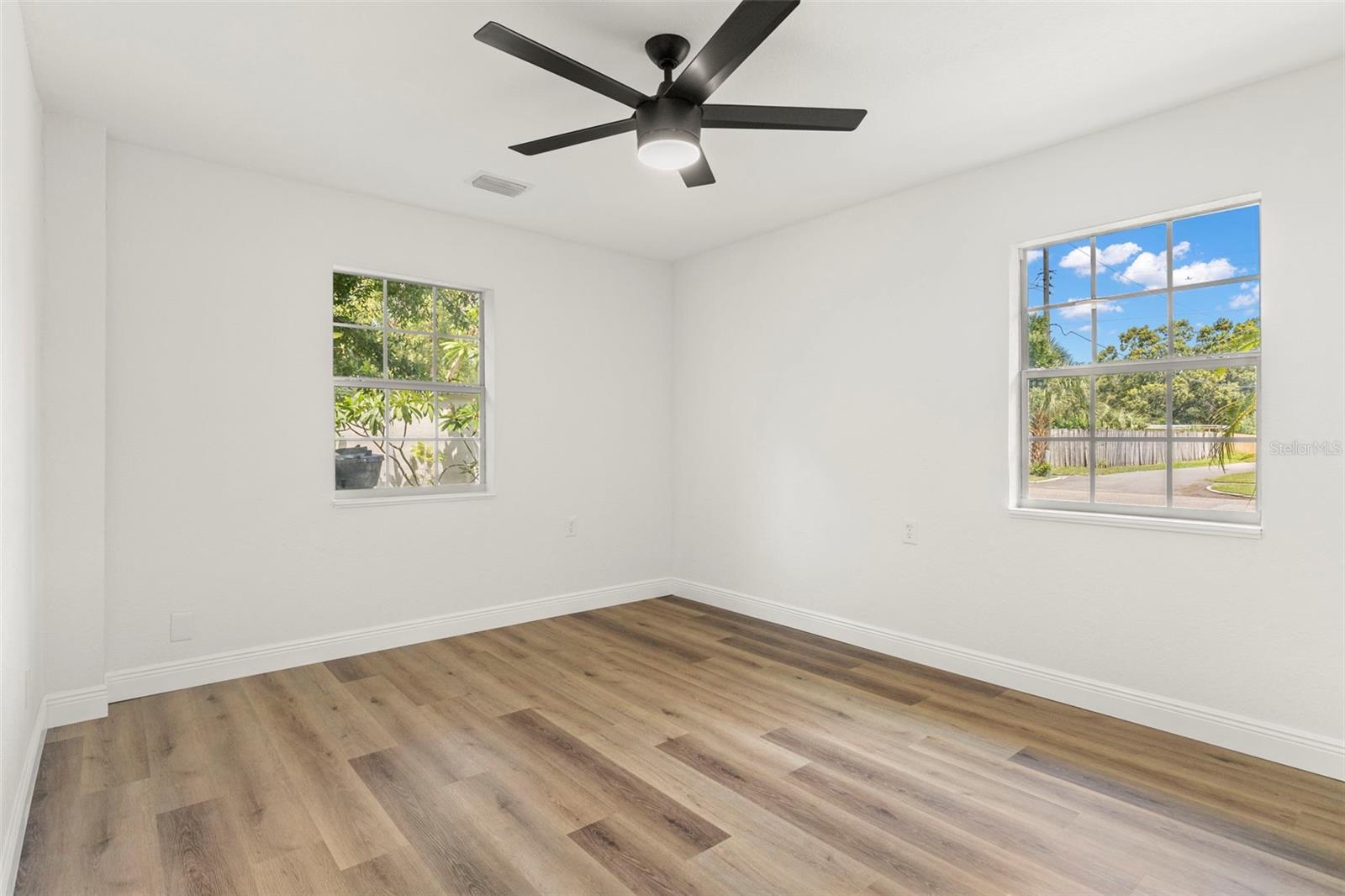 Image 17 of 35 For 2576 39th Avenue N