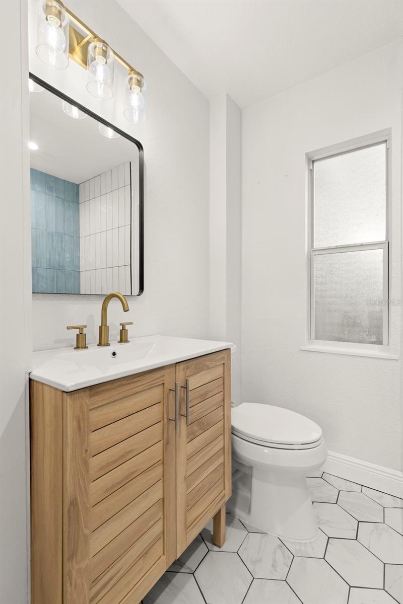 Image 20 of 35 For 2576 39th Avenue N