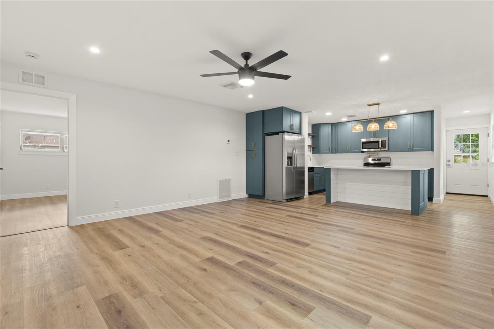 Image 5 of 35 For 2576 39th Avenue N