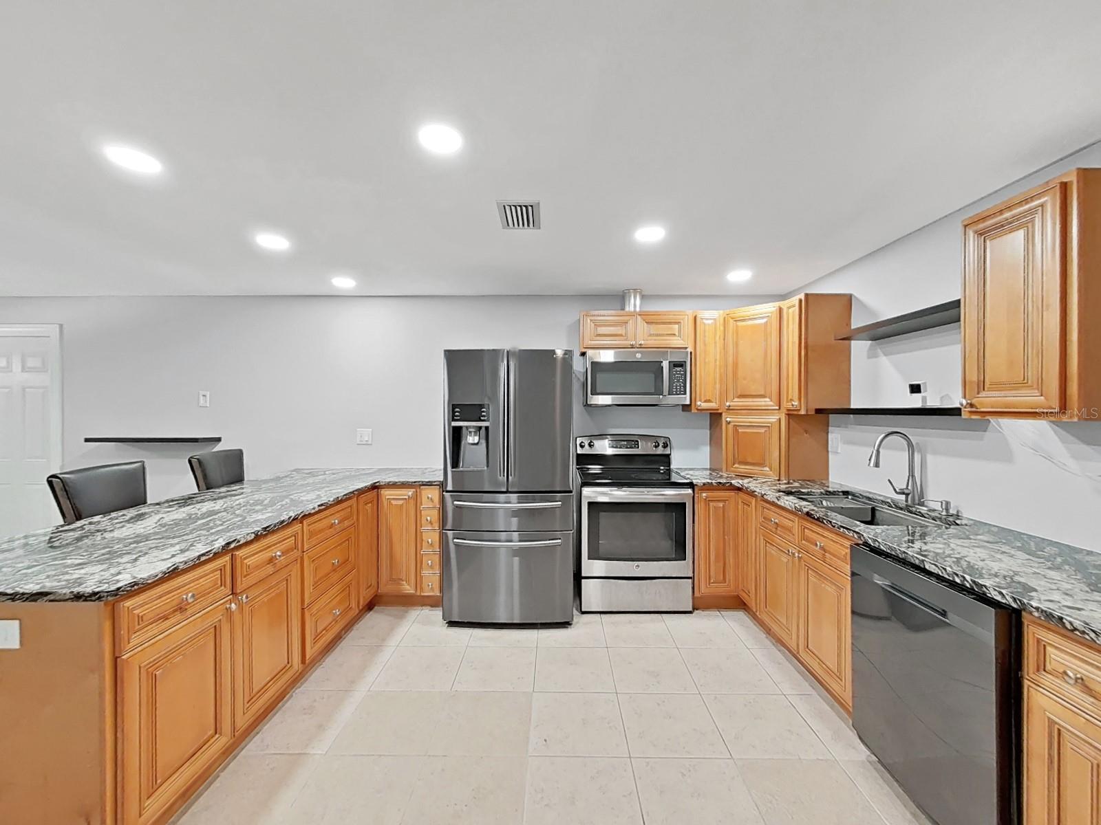 Image 13 of 19 For 2052 Jefferson Avenue