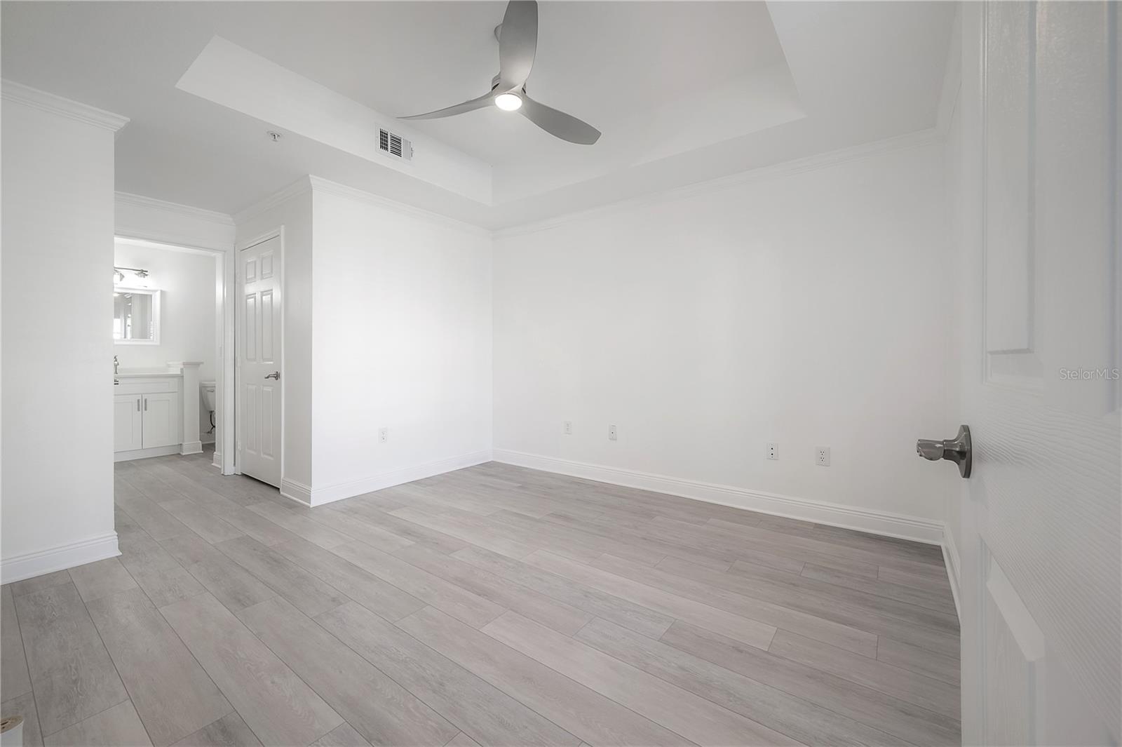 Image 21 of 45 For 800 Dakota Avenue 327