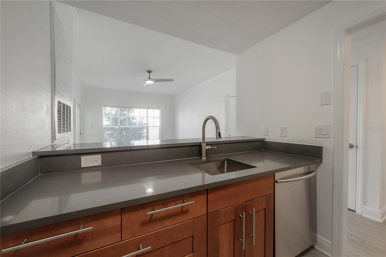 Image 7 of 45 For 800 Dakota Avenue 327