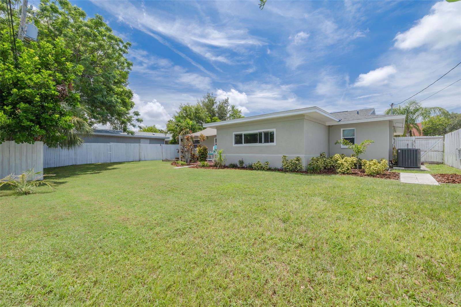 Image 13 of 27 For 11617 79th Avenue
