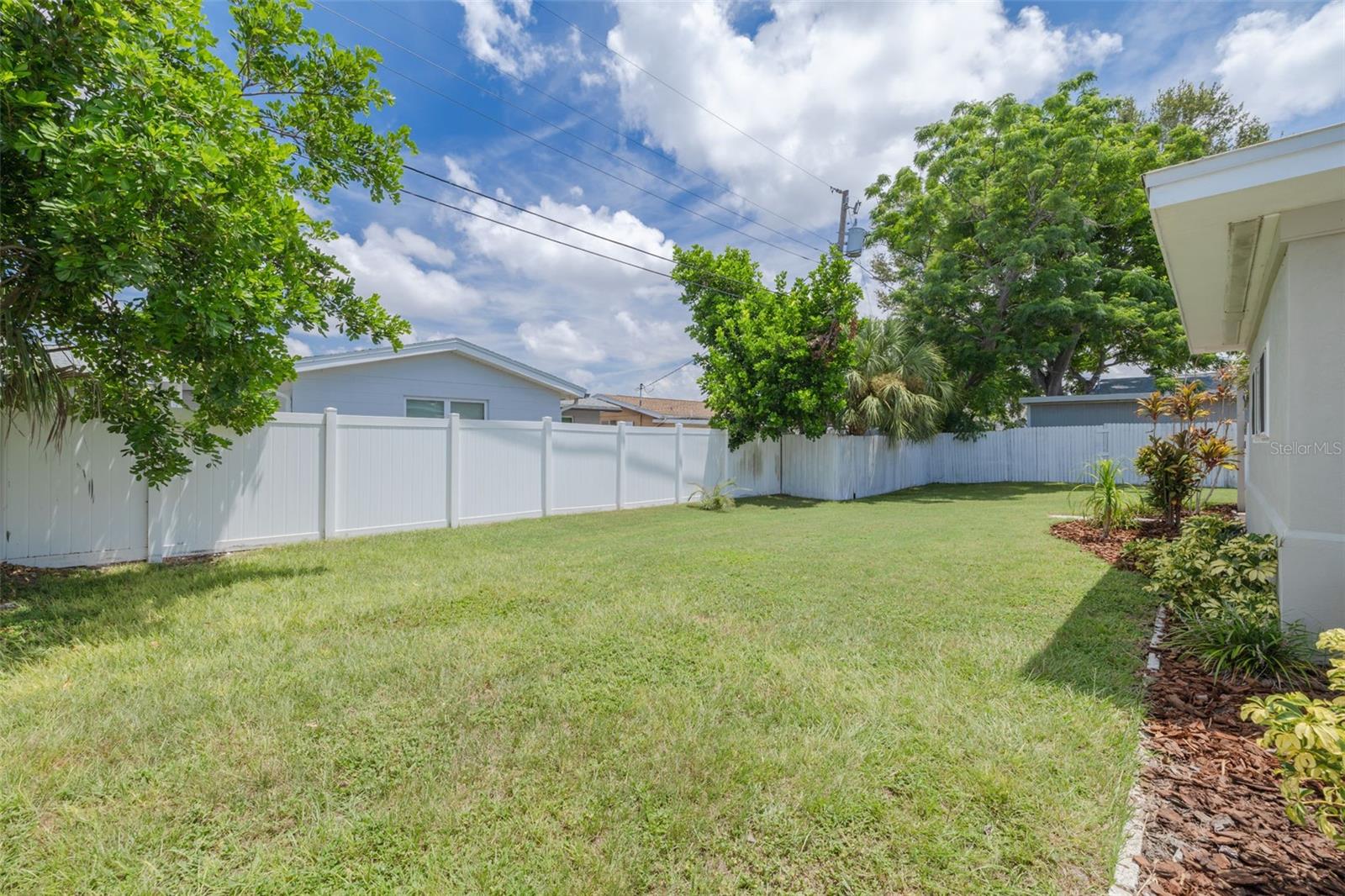 Image 14 of 27 For 11617 79th Avenue