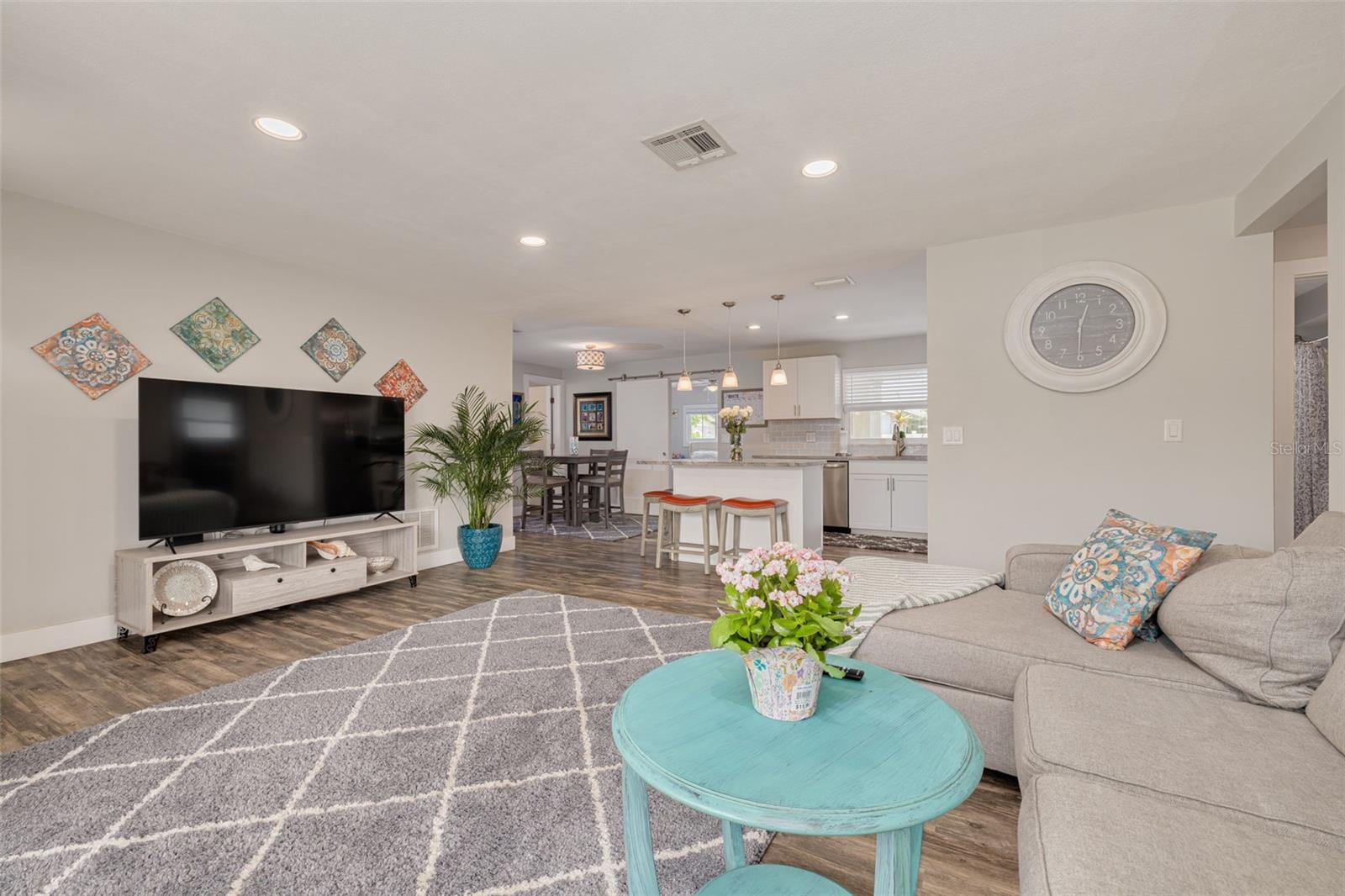 Image 4 of 27 For 11617 79th Avenue