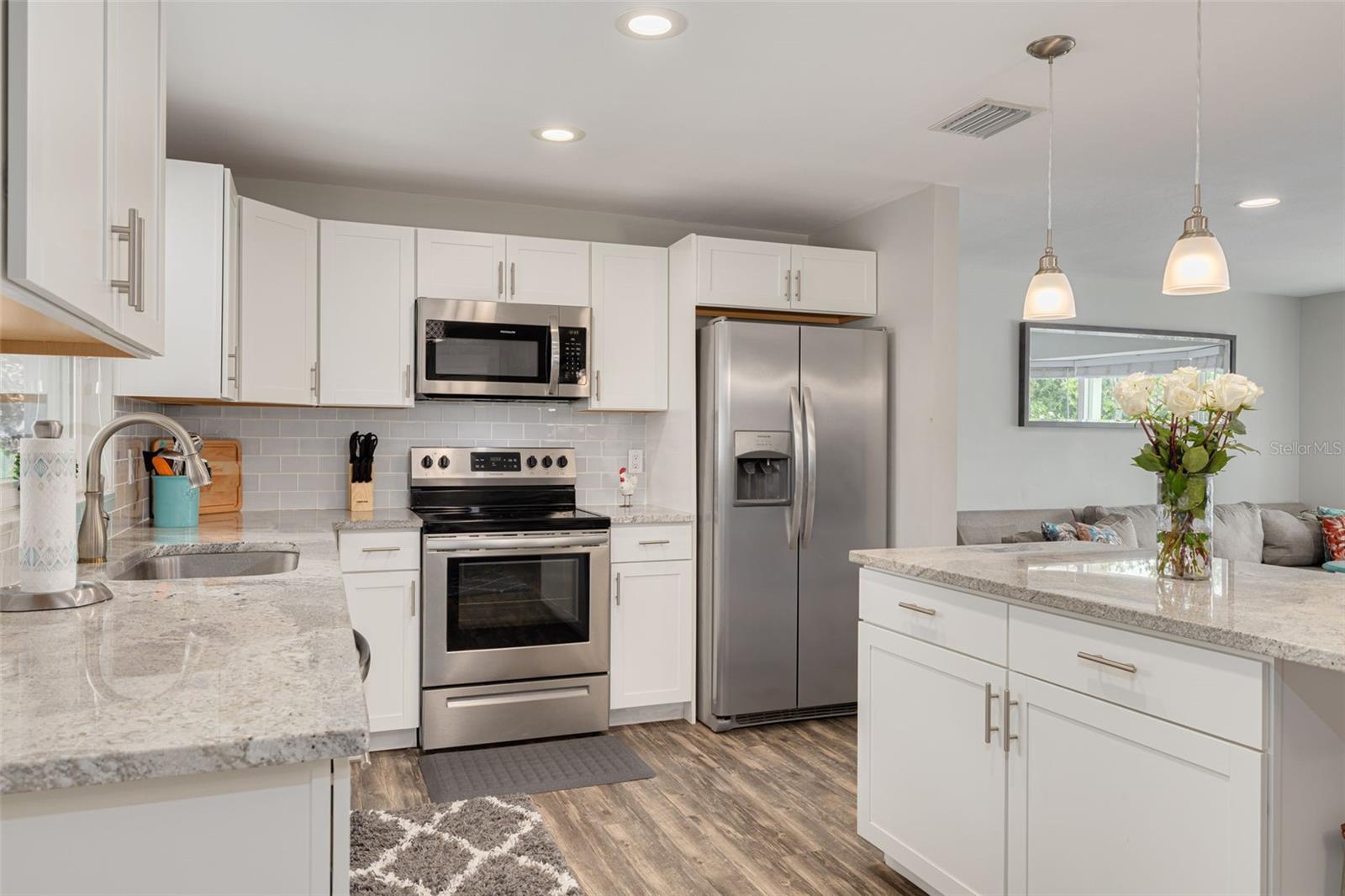 Image 7 of 27 For 11617 79th Avenue