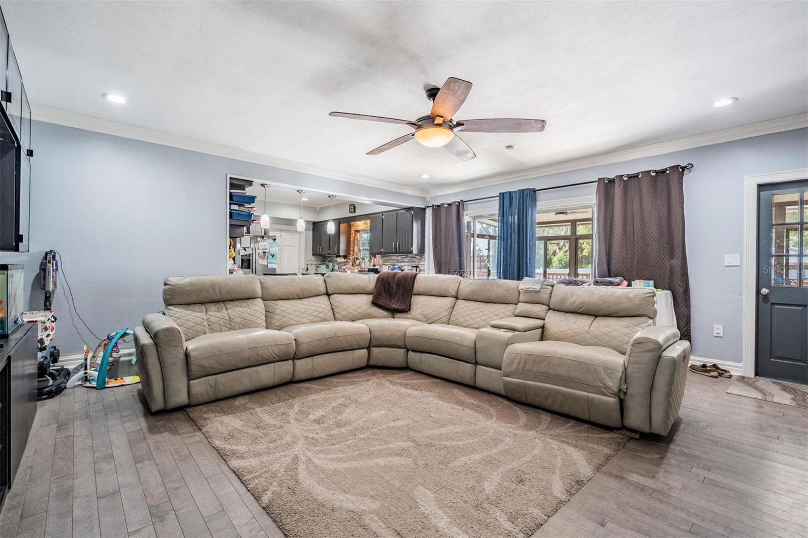 Image 5 of 42 For 811 Fairlington Drive