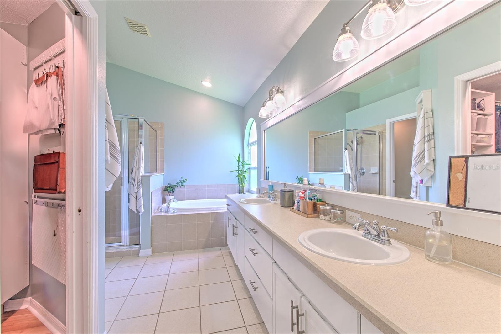 Image 36 of 76 For 15541 Martinmeadow Drive
