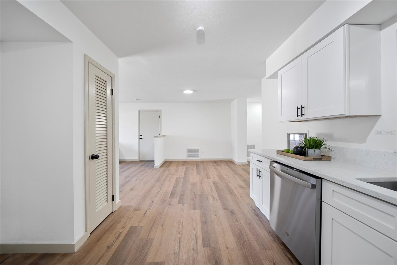 Image 11 of 24 For 17815 Cranbrook Drive