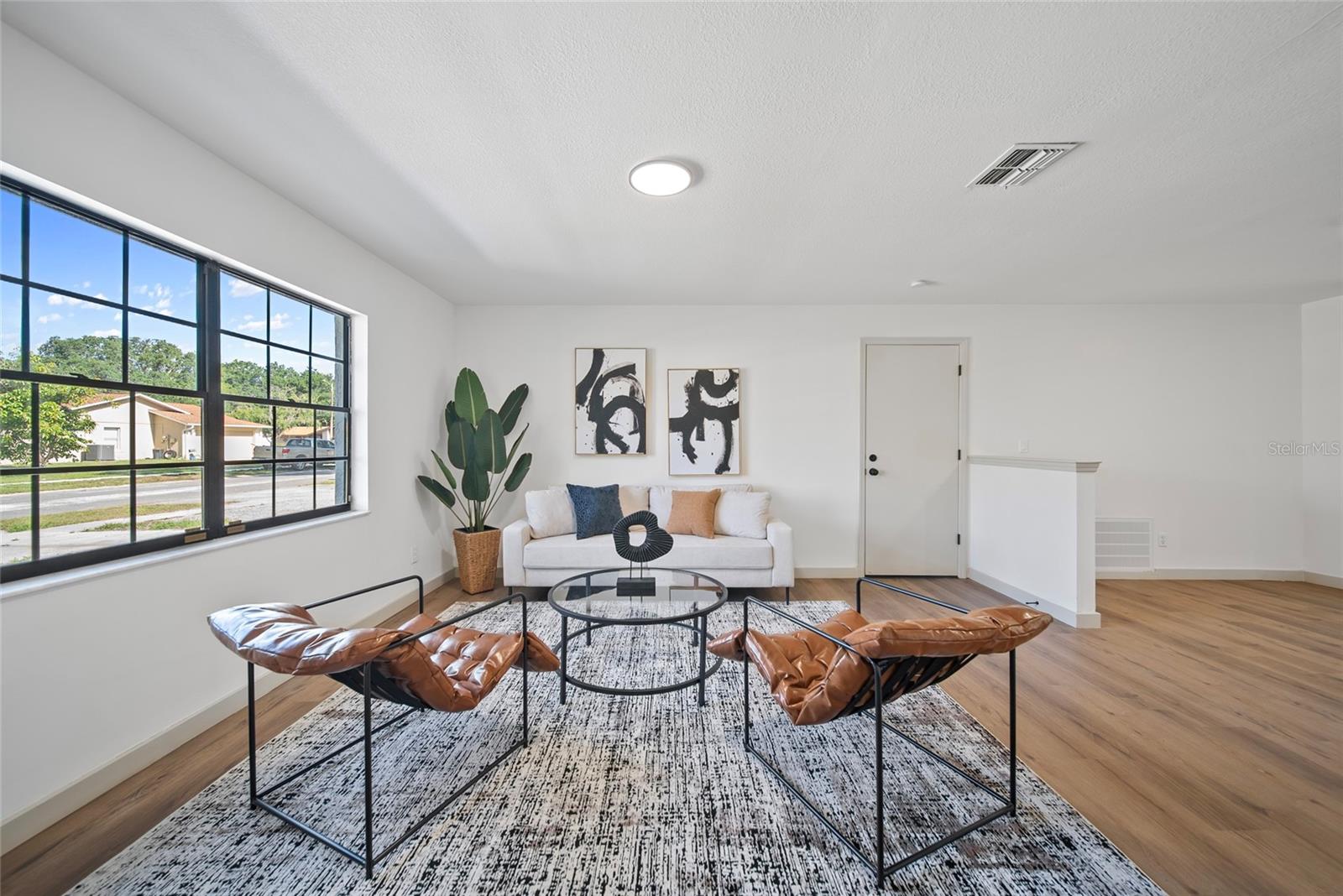 Image 15 of 24 For 17815 Cranbrook Drive