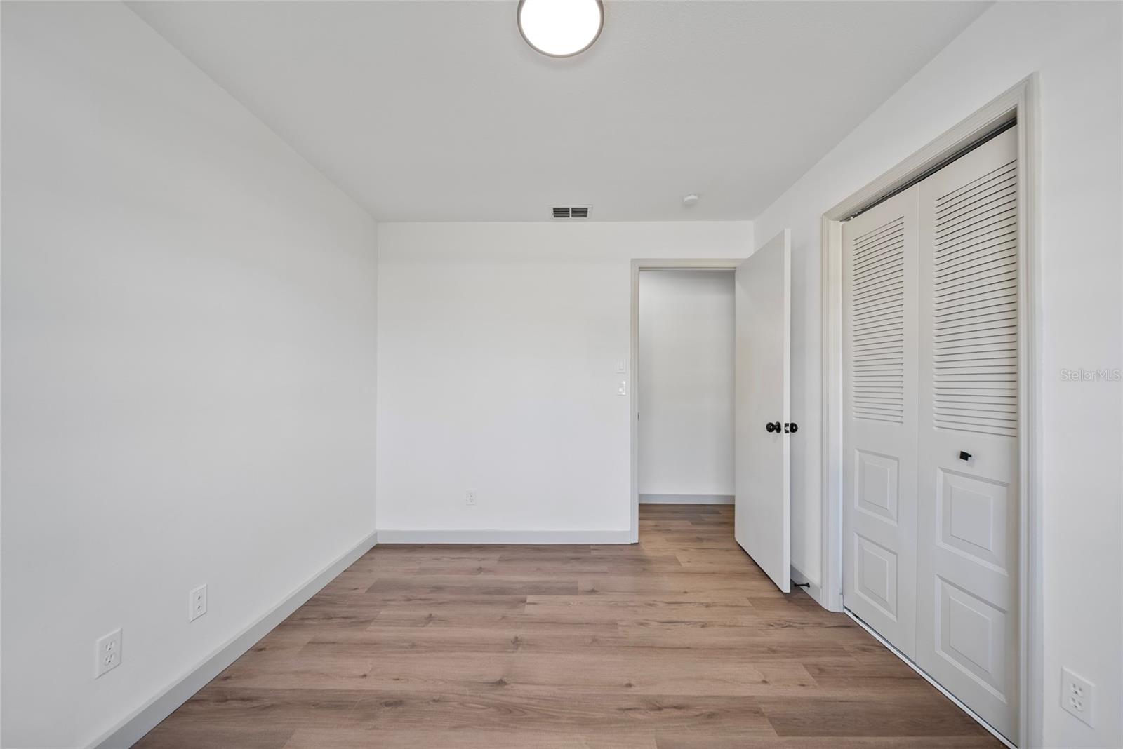 Image 16 of 24 For 17815 Cranbrook Drive