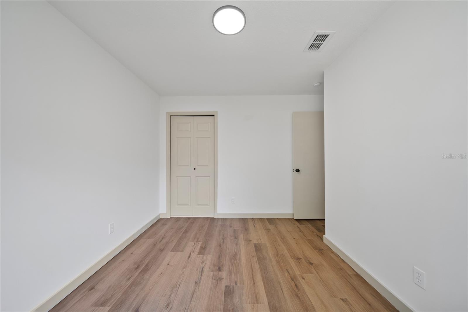 Image 17 of 24 For 17815 Cranbrook Drive