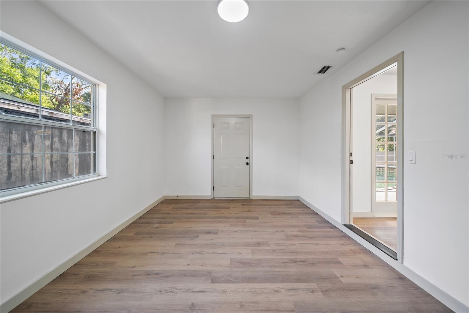 Image 19 of 24 For 17815 Cranbrook Drive