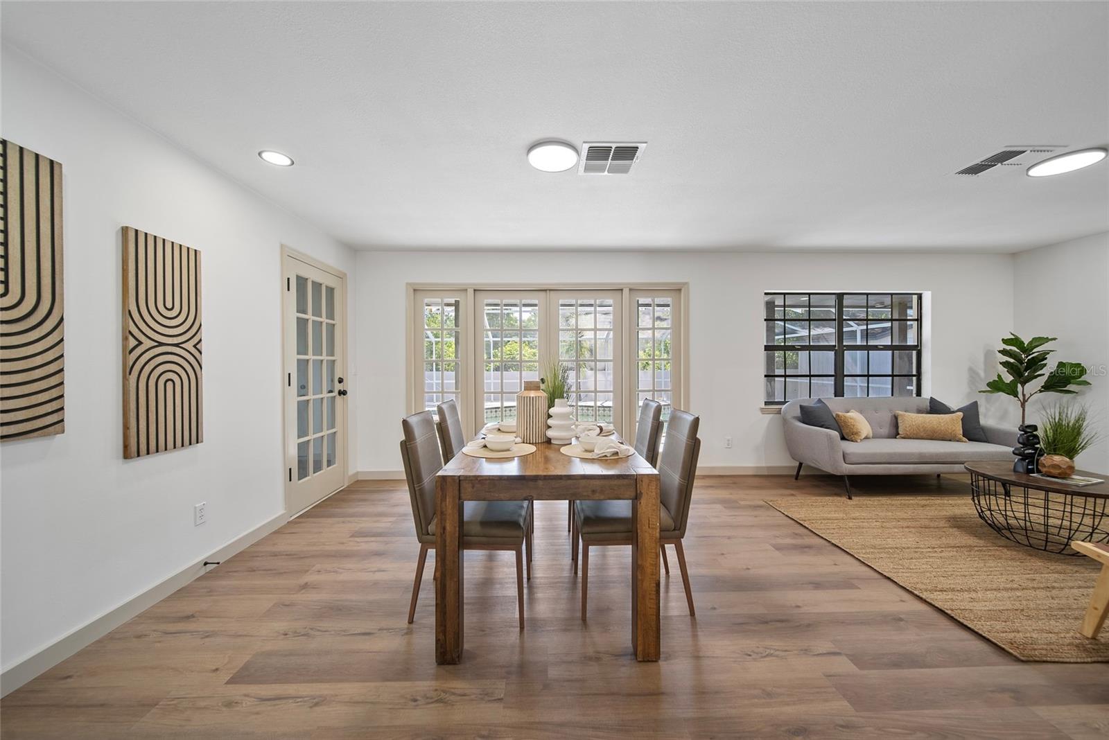 Image 7 of 24 For 17815 Cranbrook Drive