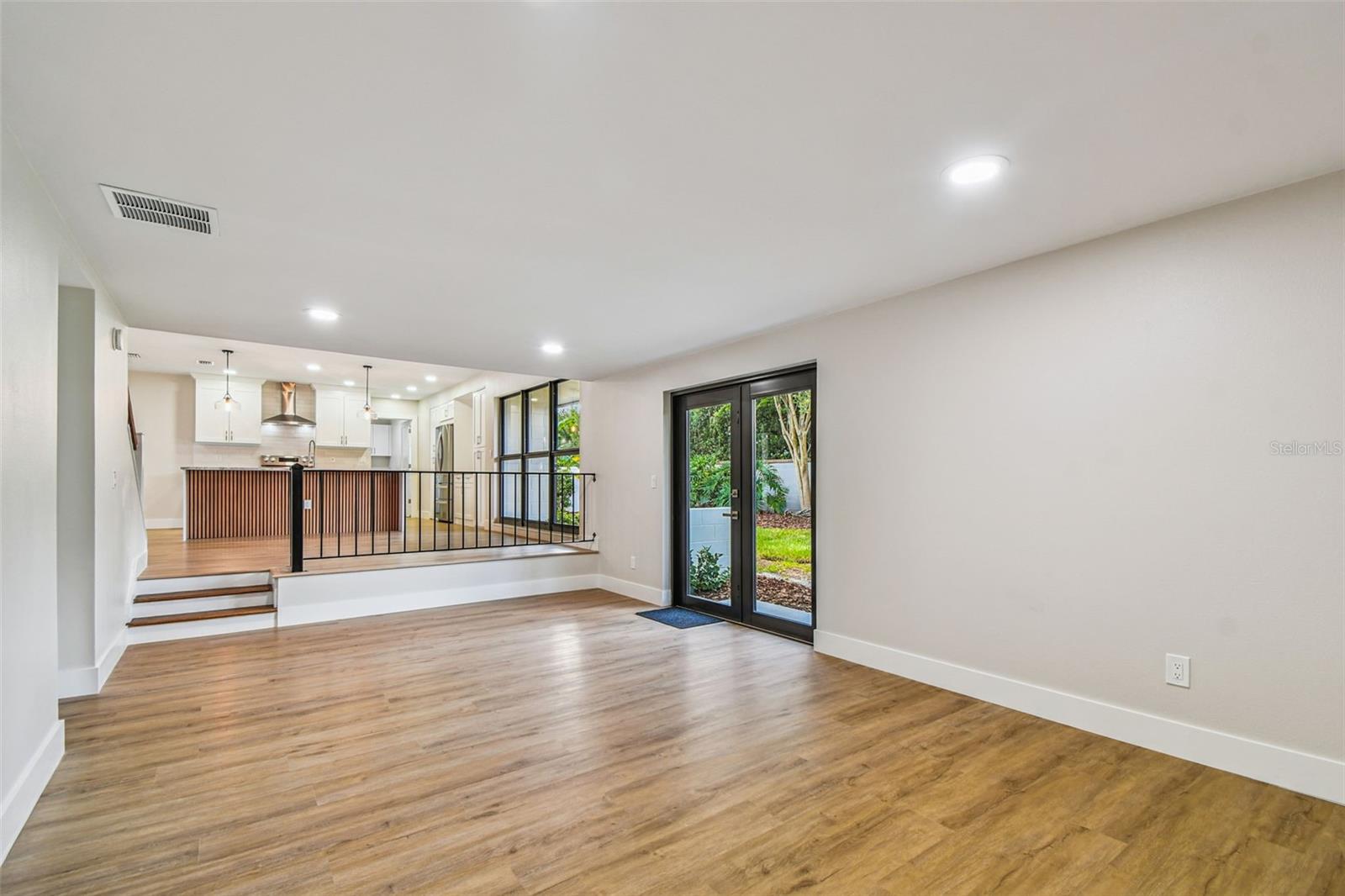 Image 11 of 33 For 3203 Shady Glen Circle