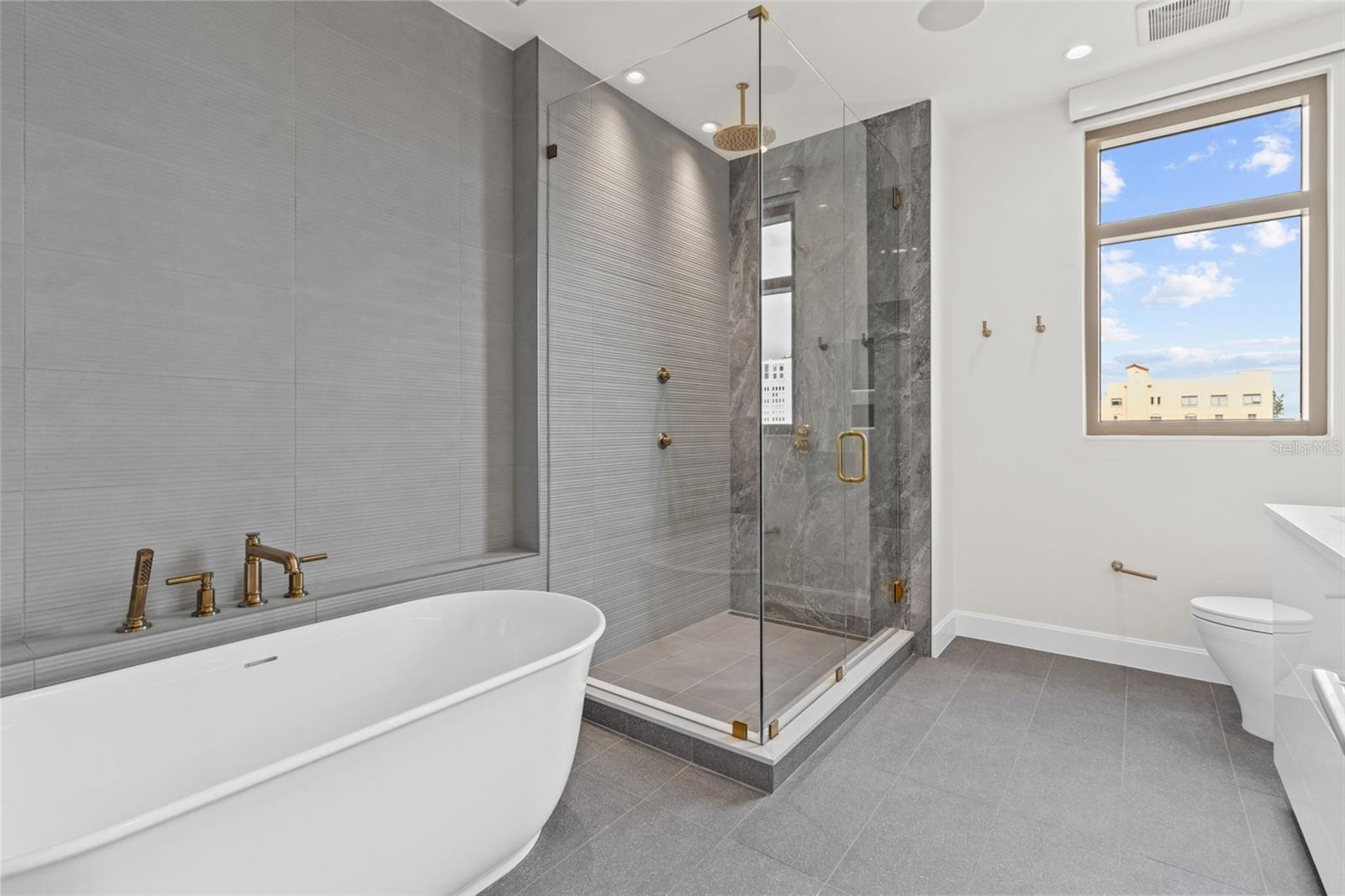 Image 36 of 67 For 126 4th Avenue Ne 601