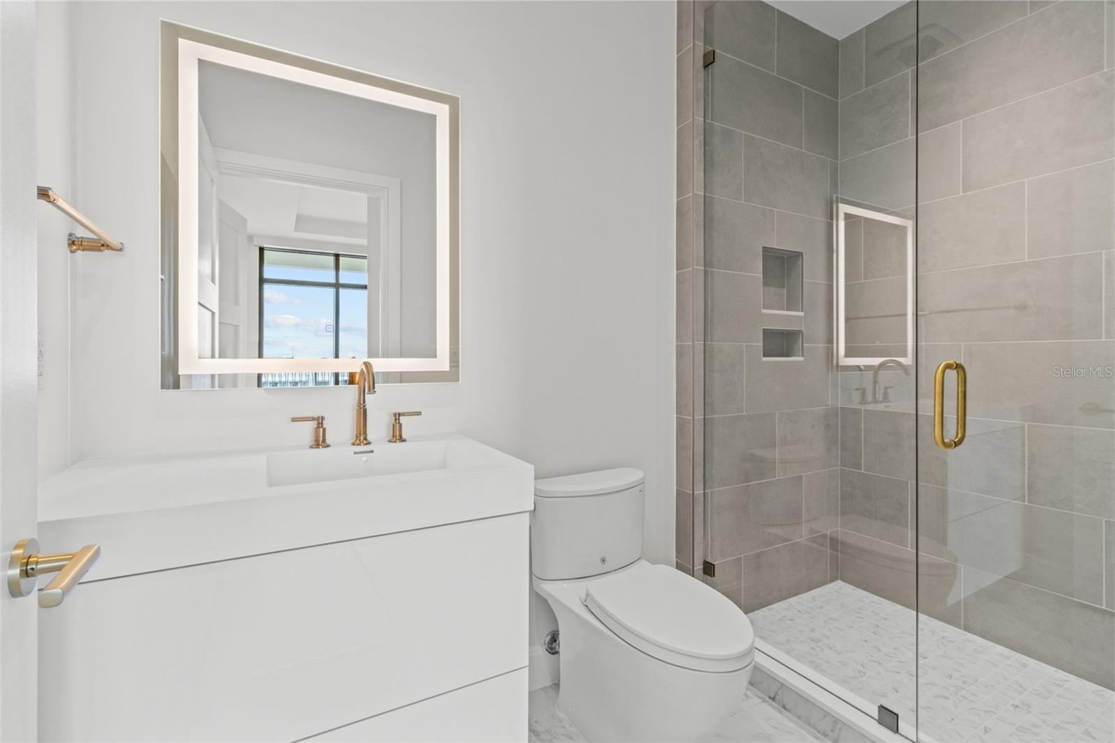 Image 40 of 67 For 126 4th Avenue Ne 601