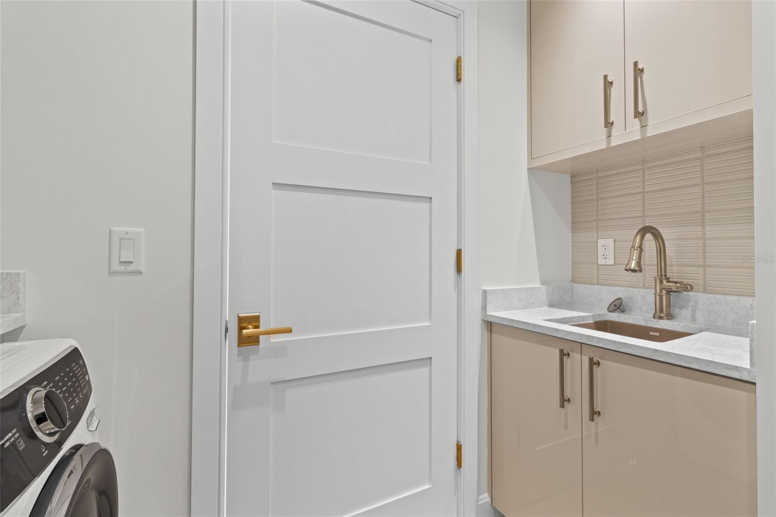 Image 43 of 67 For 126 4th Avenue Ne 601