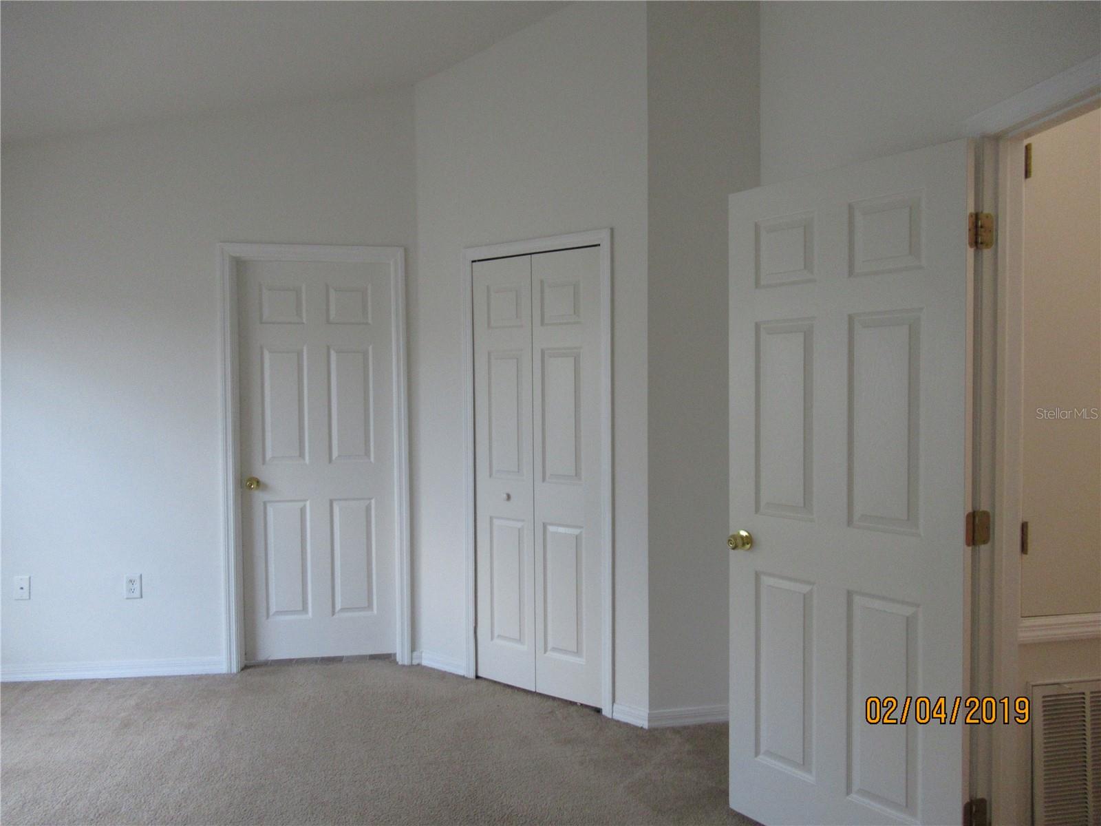 Listing photo id 14 for 1402 Blue Magnolia Road