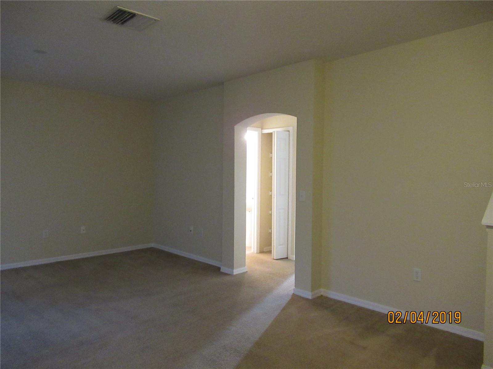 Listing photo id 1 for 1402 Blue Magnolia Road